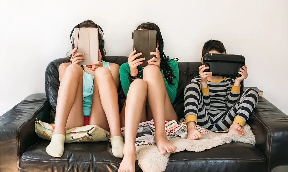 Austrália aprova lei que proíbe redes sociais para menores de 16 anos