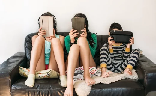 Austrália aprova lei que proíbe redes sociais para menores de 16 anos