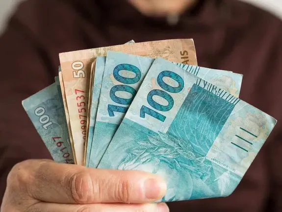 Primeira parcela do décimo terceiro deve ser paga até esta sexta