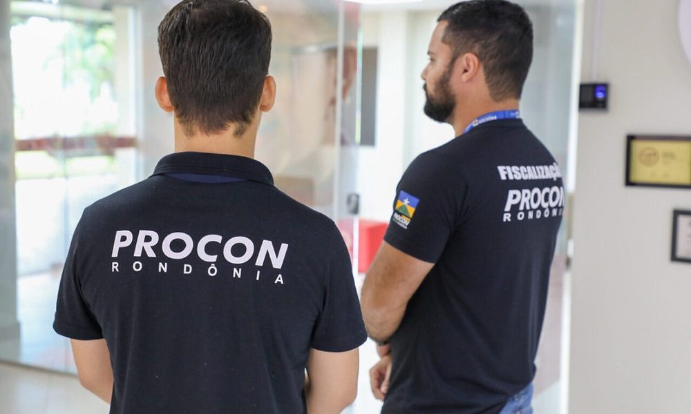 Procon realiza ação em instituições de ensino para garantir lei do material escolar