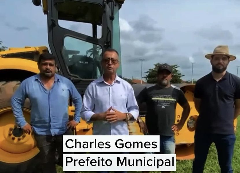 Prefeito de Vale do Paraíso comemora o recebimento de Rolo Compactor