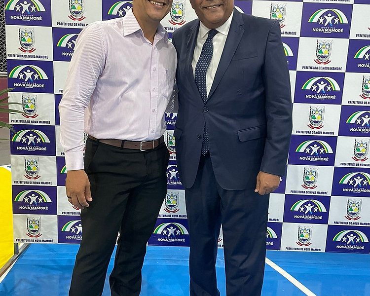 Vereador André do Sindicato participa da entrega de 286 escrituras públicas em Nova Mamoré