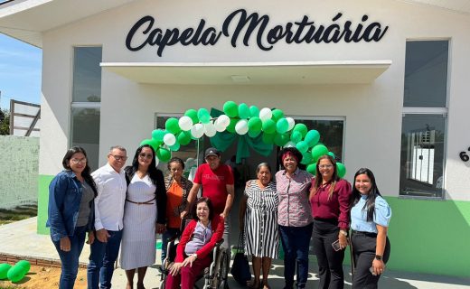 Deputada Sílvia Cristina faz a entrega da Capela Mortuária em Pimenteiras do Oeste