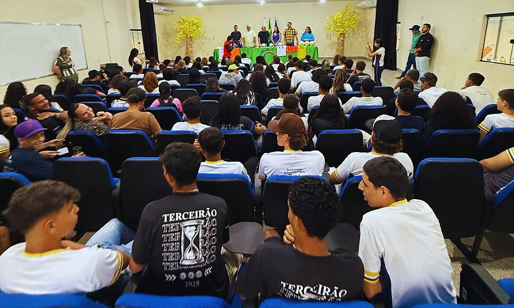 Laerte Gomes leva Projeto “Bom de Bola, Melhor na Escola” para estudantes em Nova Colina