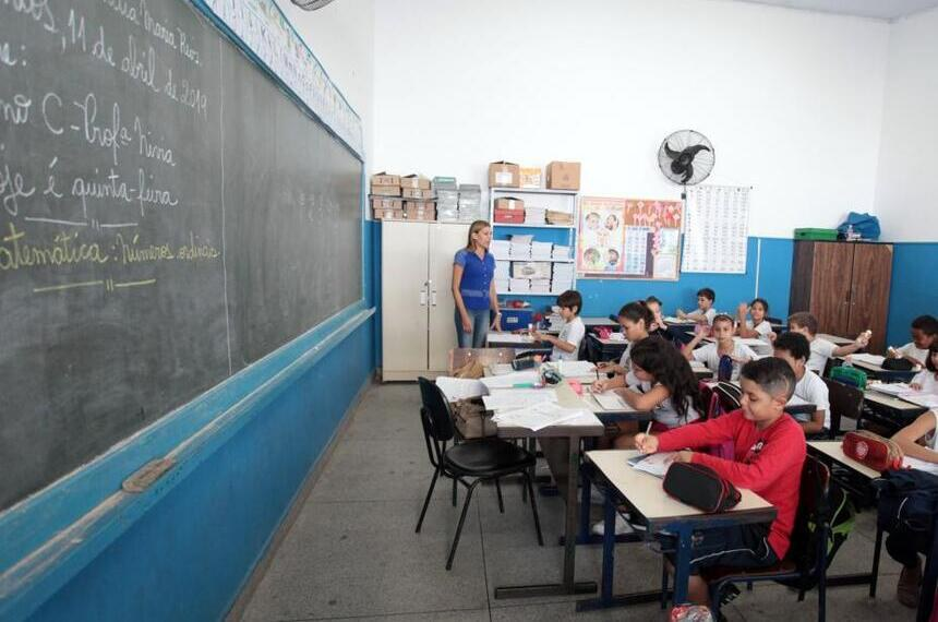 Tributação sobre apostas pode viabilizar isenção de IR para professores que ganham até R$ 10 mil