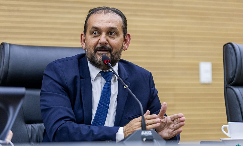 Recurso de R$ 372 mil destinado por Laerte Gomes garante iluminação para campo em Cacaulândia