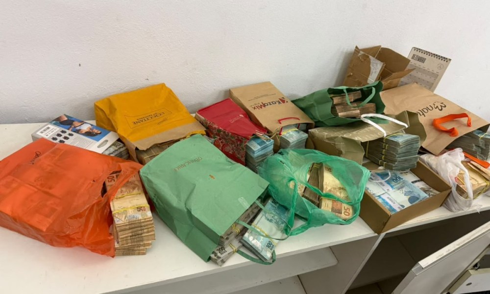 PF apreende mais de R$ 1 milhão durante operação contra fraudes na educação em  Ji-Paraná; ex-prefeito foi preso